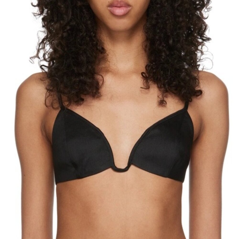 Gauge81 Black V-Plunge Crop Top